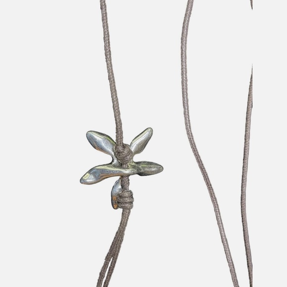 Uno de 50 Silver Plated Flower Pendant on Brown Cord Necklace - Picture 2 of 8